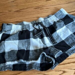 Old Navy black plaid sleep shorts